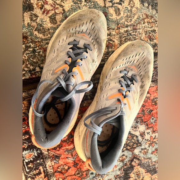 Hoka sneakers size 8.5 wide - Picture 3 of 10